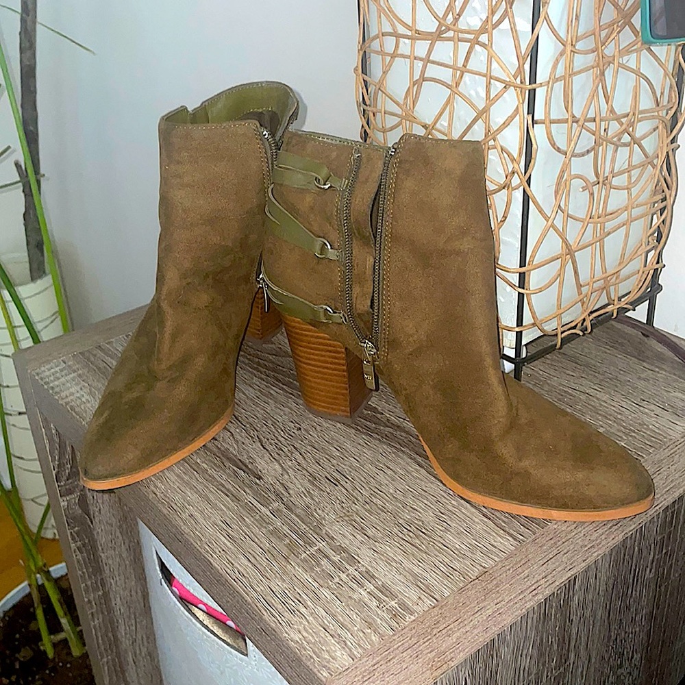 Marc Fisher suede boots Olive green